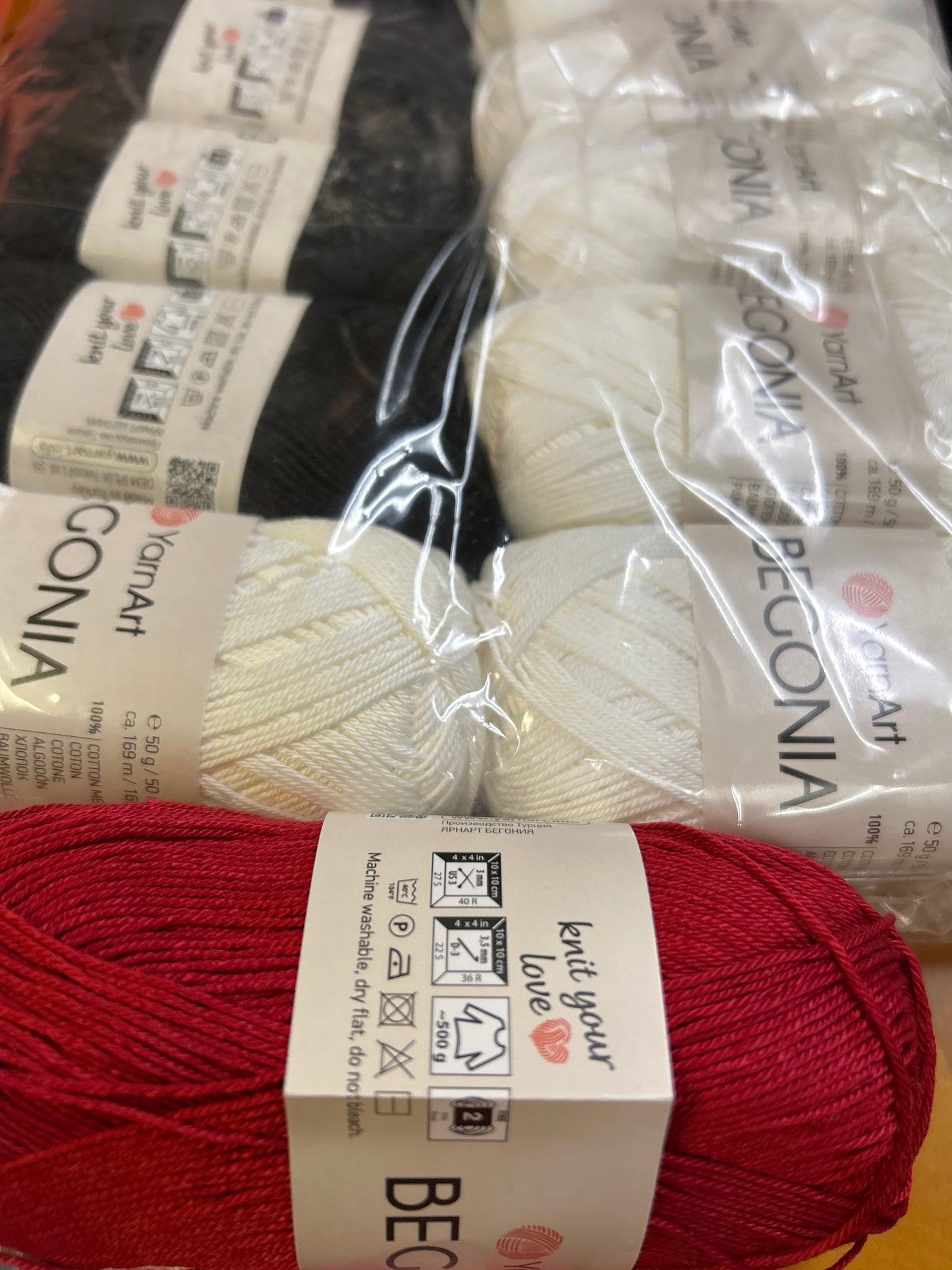 Yarn art begonia black