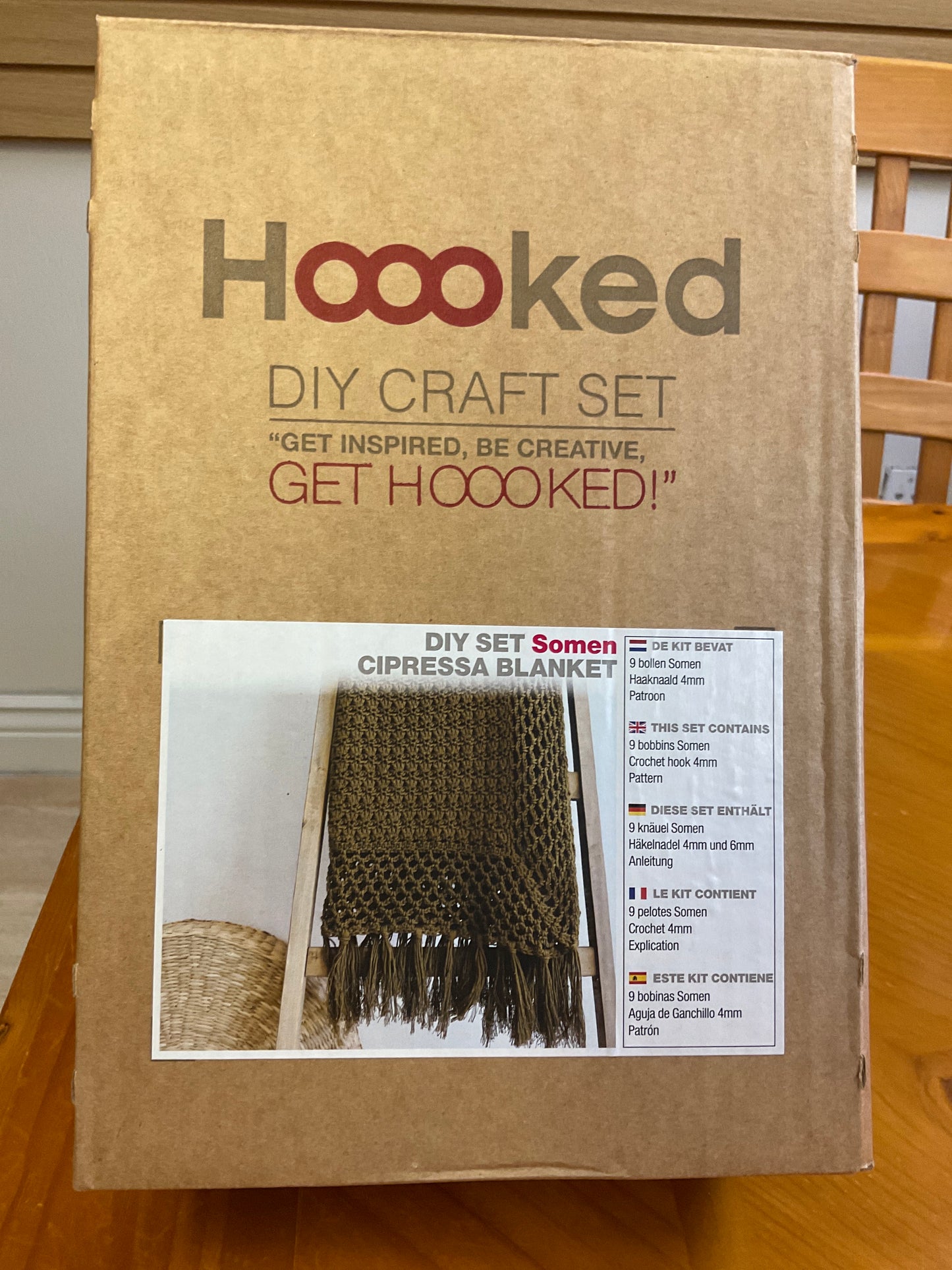 Hooked DIY craft set